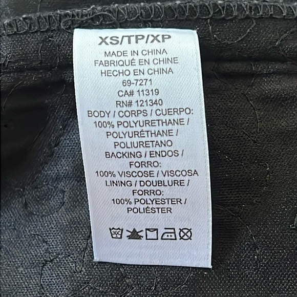 Black mini skirt. Almost new. - Picture 6 of 6